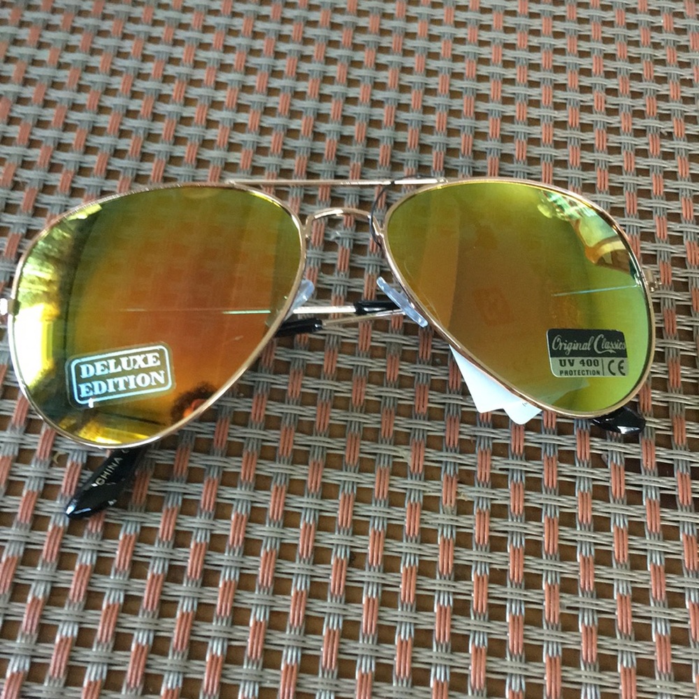BNWT Aviator Rose Gold Frame Sunglasses